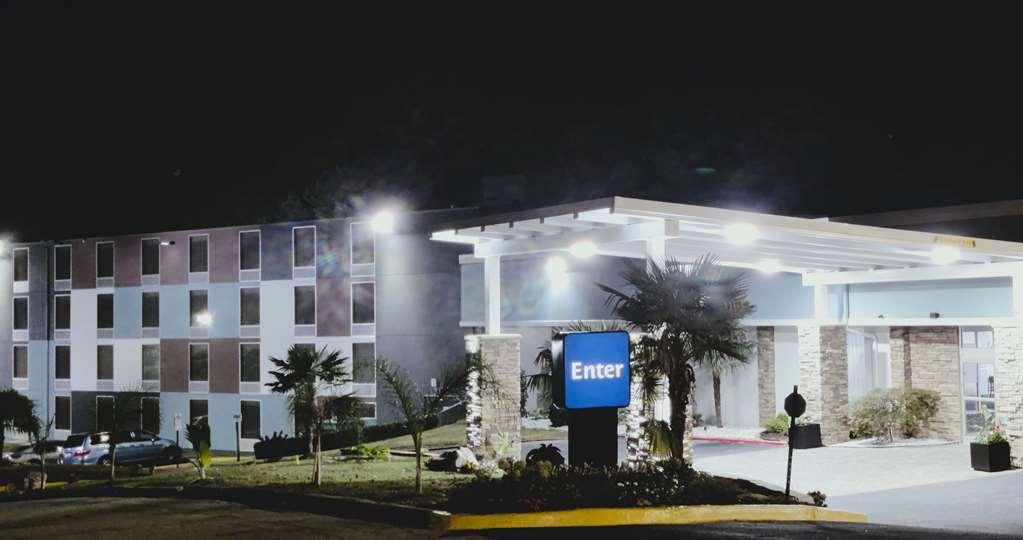 Best Western Atlanta Cumberland Galleria Hotel Smyrna Exterior photo